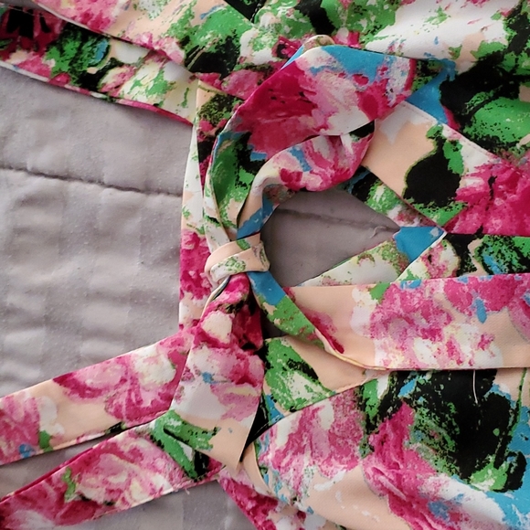 Funky floral Enrto top - Picture 3 of 7